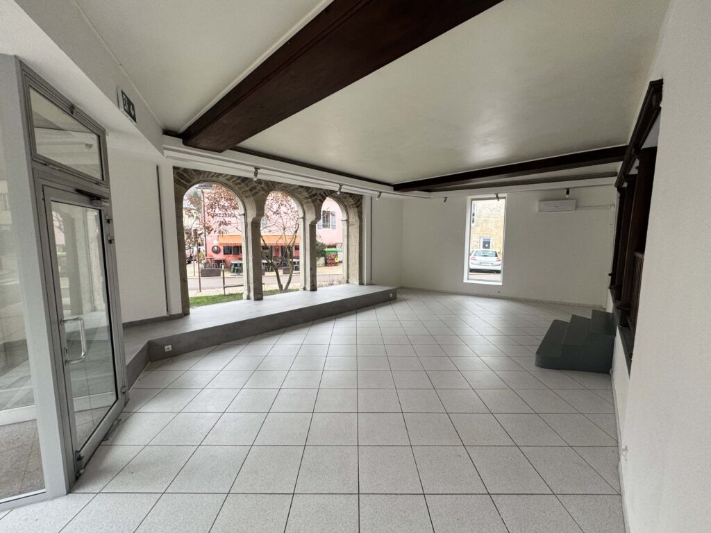 Local commercial  ou professionnel _Pouilly  en Auxois -21320 A LOUER