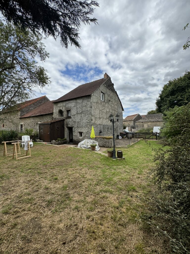 Maison à 20 minutes de Beaune sur petit jardin clos au calme